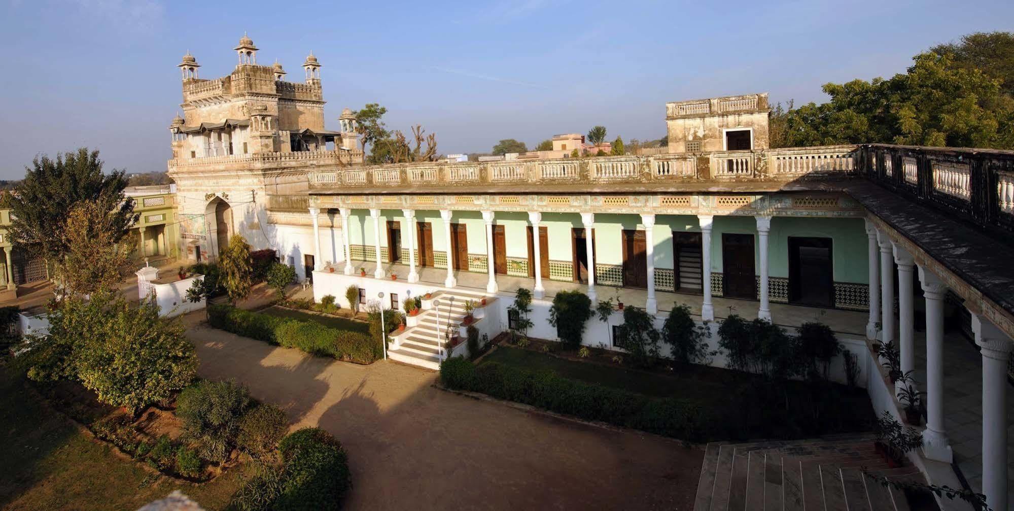 Отель Neemrana'S - Piramal Haveli Багар Экстерьер фото